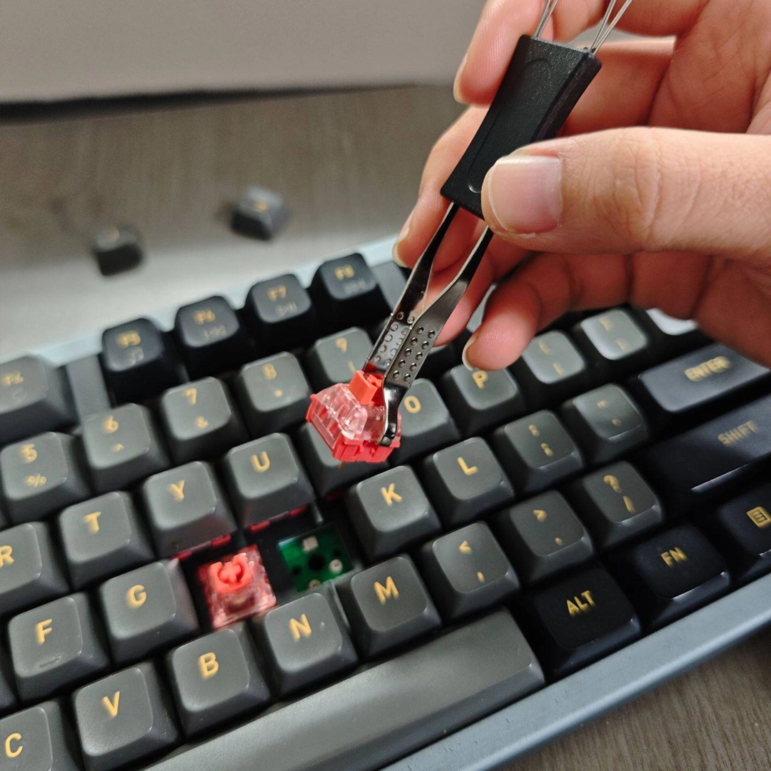 Keycap and Switch remover tool 2-in-1